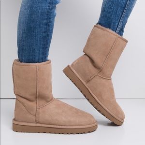 NIB. Short UGG Boots.